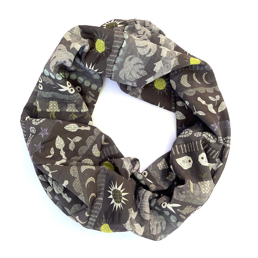 Becka Rahn Loop Scarf – Total Eclipse of the Sun